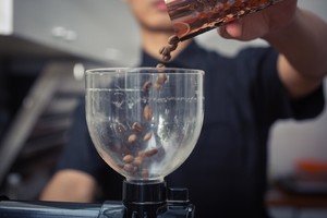 冲冰咖啡的做法步骤图，手冲冰咖啡怎么做好