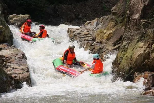 去玩漂流都要带哪些装备？需要注意什么？