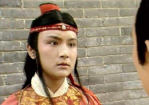 急需：红楼梦节选的宝玉挨打中贾宝玉的人物形象分析。四五百字左右