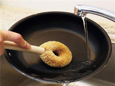 新锅开锅的最佳方法是？