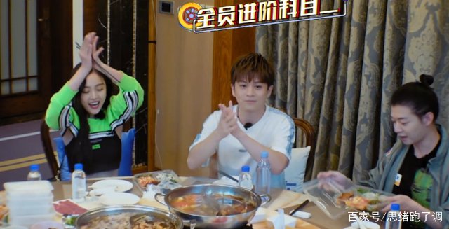 吴宣仪穿露脐装大吃大喝，看到她的腰围后你失望了吗？