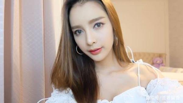 泰国“人妖皇后”妮莎，被中国游客看上娶回家，如今两人过得如何？