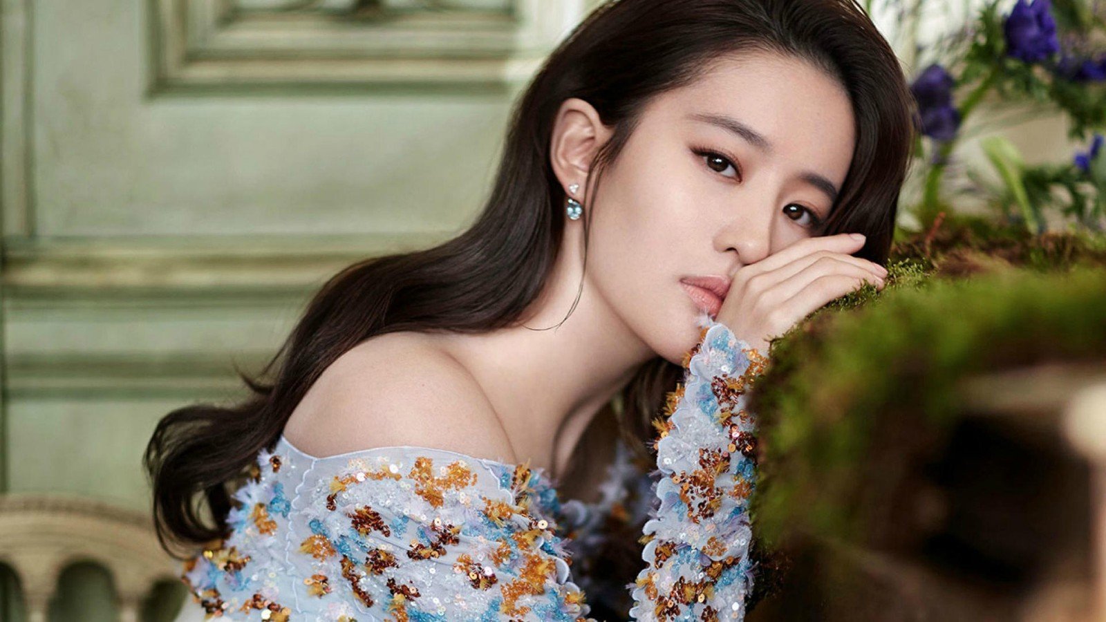 女神刘亦菲小时候是什么样子的?