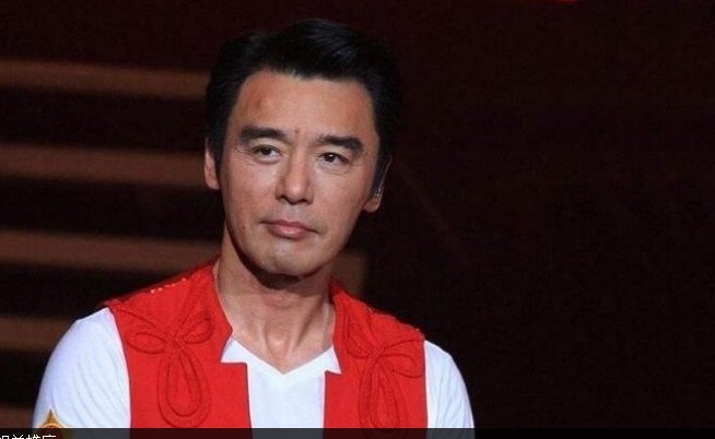 港星钟镇涛为什么破产？