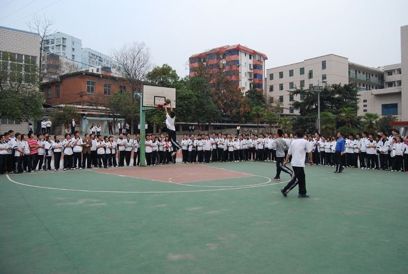 请问2011年高中毕业。入学时间和毕业时间是多少？谢谢