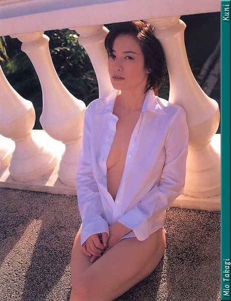 高树零（居间惠，迪迦奥特曼）年轻时候的图片，图片要大点清晰点的，（不要只给一张吧，你能找到多少就给