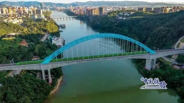 中老铁路路线图来了，这条路的建设到底有多难？