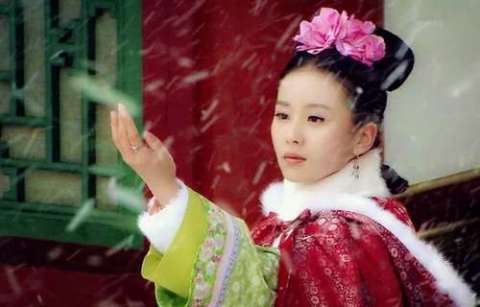 若曦跟纯元皇后什么关系- -。