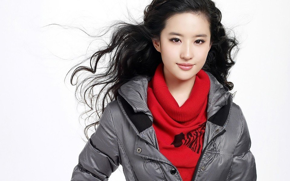 女神刘亦菲小时候是什么样子的?