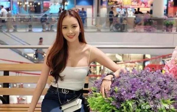 泰国“人妖皇后”妮莎，被中国游客看上娶回家，如今两人过得如何？