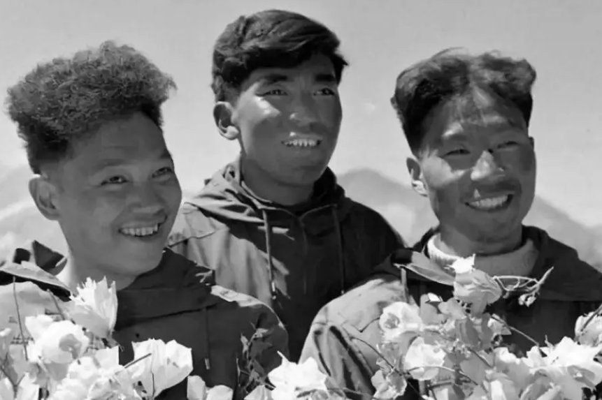 中国最早在什么时候登上珠穆朗玛峰的?