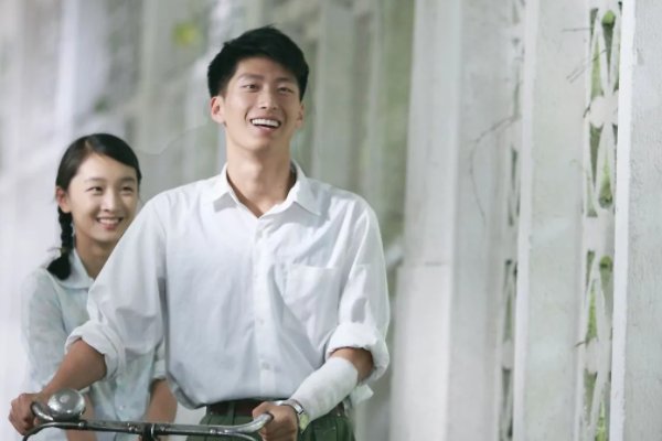 《山楂树之恋》里的老三原型是谁？