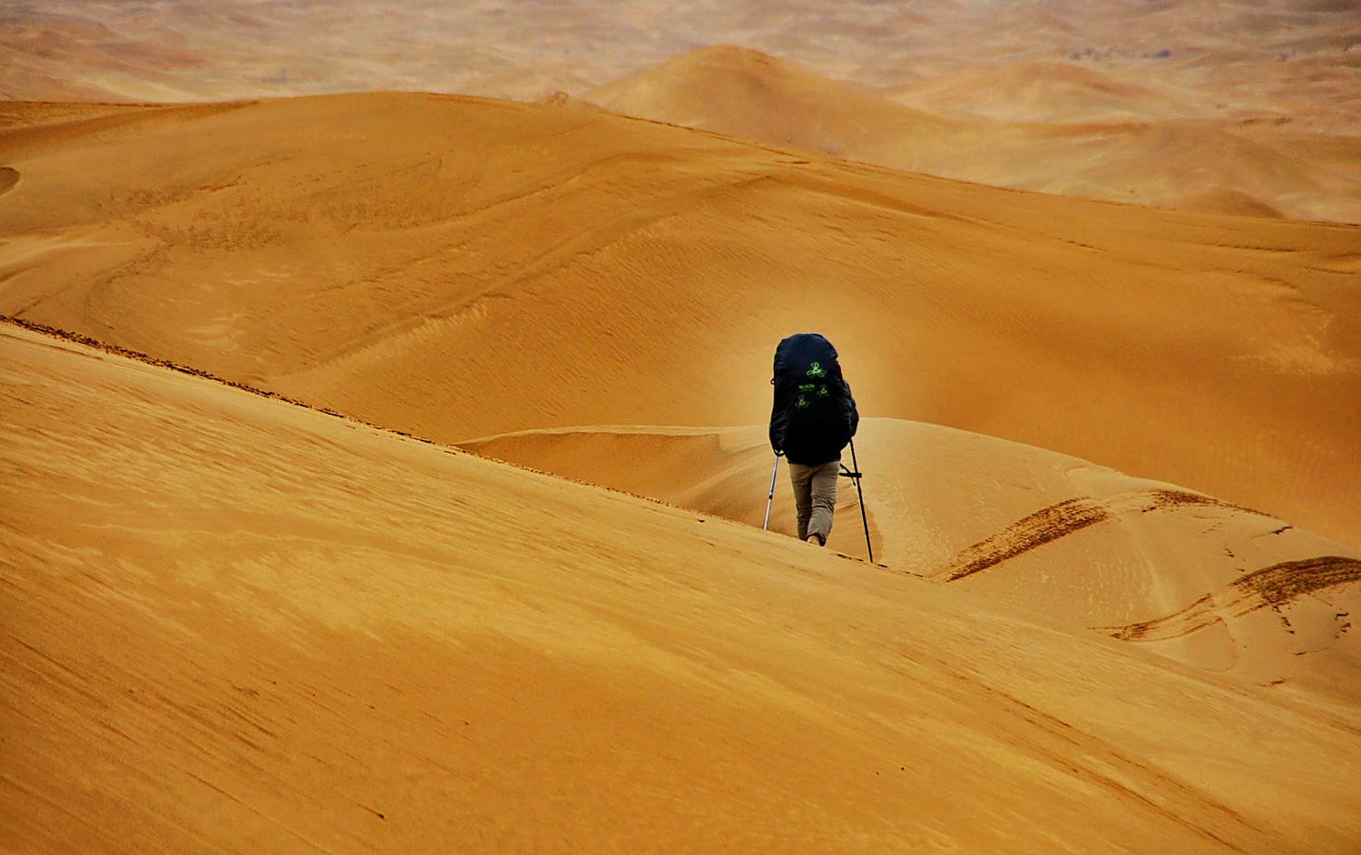 雷殿生徒步中国的盘缠是从哪里来的？