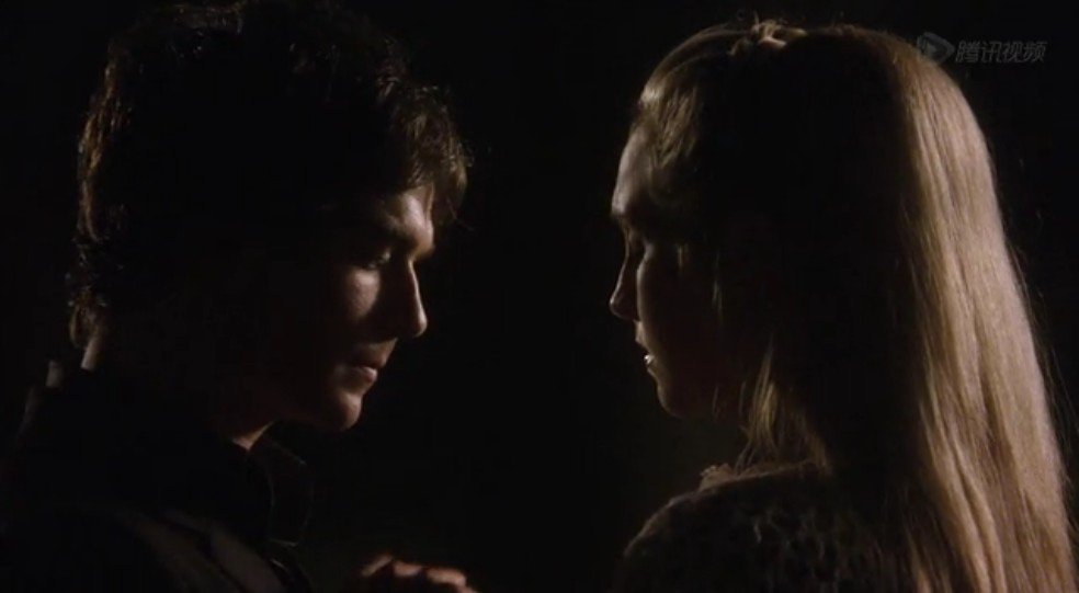 坎迪斯·阿科拉多高 吸血鬼日记里的卡罗琳