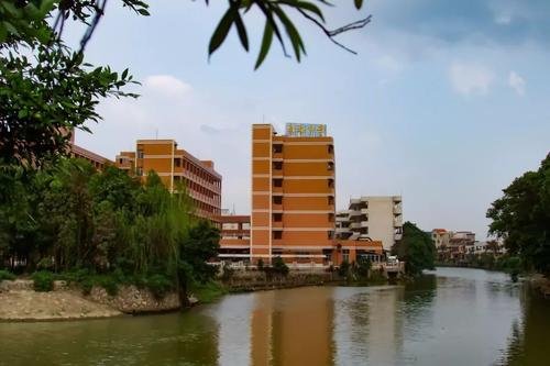 佛山南海中学分校怎么样？