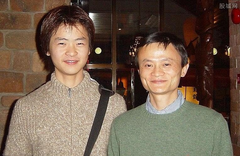 马云29岁儿子马元坤曝光,网友说颜值甩王思聪几条街,是真的吗?