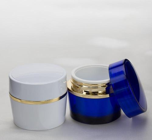 面霜和乳液有什么区别？可以只用一样吗？