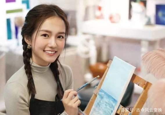 18年港姐亚军邓卓殷的学历很高,TVB 收入当零用钱,她究竟有多优秀?