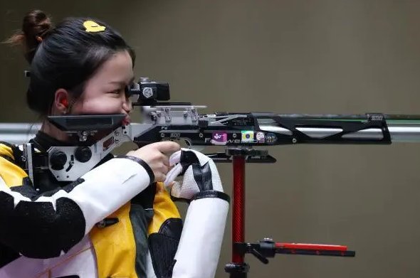 如何评价杨倩将奥运会领奖服赠予清华?