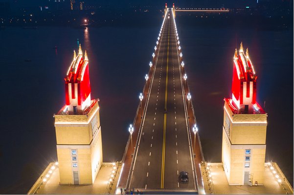 三面红旗各指什么意思？