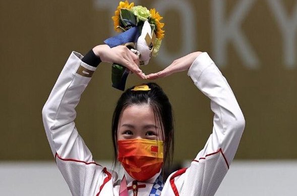 如何评价杨倩将奥运会领奖服赠予清华?