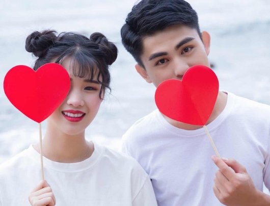 李现、杨紫恋情疑似曝光，2人交往细节被深扒，坐等官宣？