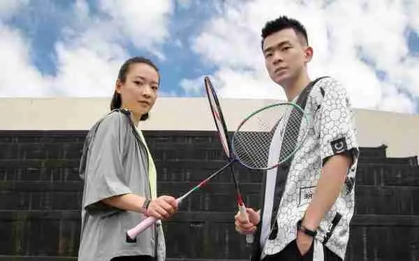 国羽名将郑思维向高颜值女友求婚成功，他们之间是如何结缘的？