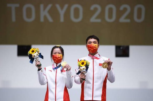 如何评价杨倩将奥运会领奖服赠予清华?