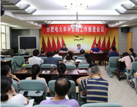 在新时代党的建设总要求中，要求坚持和加强党的什么领导