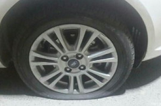 长途路上爆胎，没法换胎，备胎能开多远，开慢点，400公里可行吗？