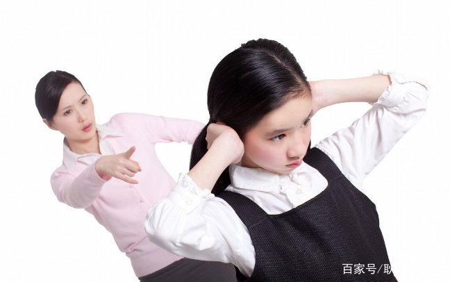 孩子最近到了青春期，如果他叛逆的话我要不要打他？