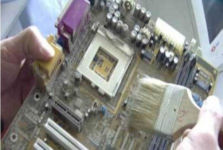 主板温度过高是什么原因啊！