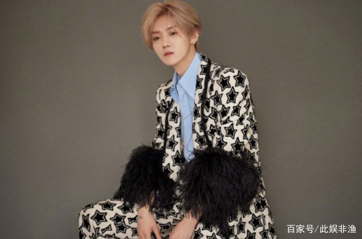 归国四子发展差距太大，张艺兴当初为何不像其他人一样和SM公司解约？