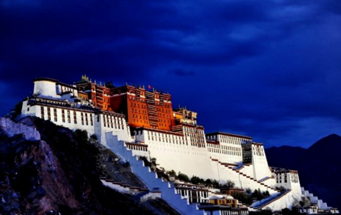 布达拉宫的历史背景