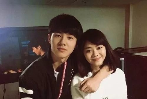 谭松韵曾和吴奕辰有过恋情，她们之间有过哪些有趣的经历？