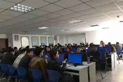 危险化学品经营许可证办理中有一个安全员资格证，怎么办理？