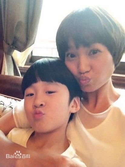 模特张亮的儿子张悦轩的妈妈是谁啊？就是模特张亮的老婆是谁啊？