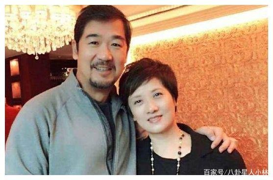 她是张国立娶的第一任老婆，也是张默的生母，离婚三十多年仍单身，她是谁？