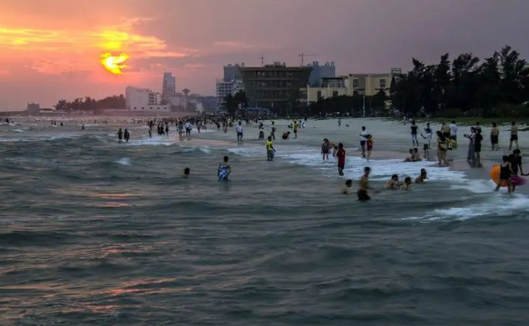 滞留北海的上海游客:居家2个多月后首次出游又被困，目前的情况如何？