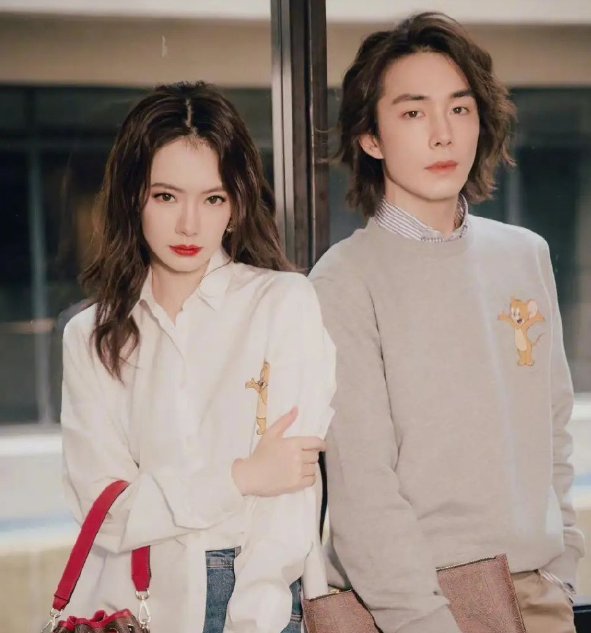 李承铉第一条朋友圈是官宣结婚,他和戚薇的感情有多好?