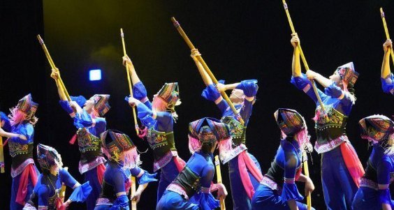 “三月三”南宁千名学生跳起扁担舞，这个节日在当地为何如此重要？