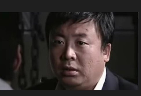 《潜伏》里的逃犯是哪个角色？