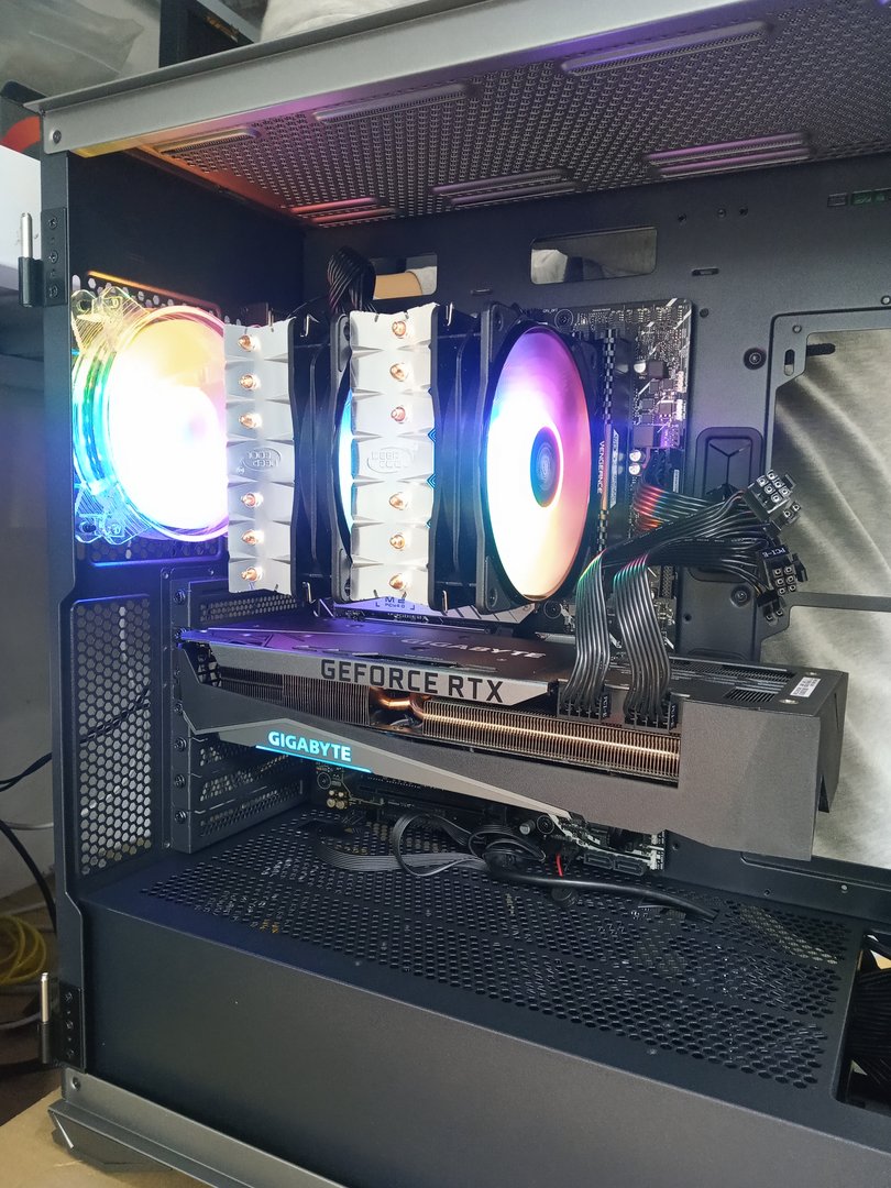 电脑的cpu在哪里 了解电脑内部结构与硬件设备？