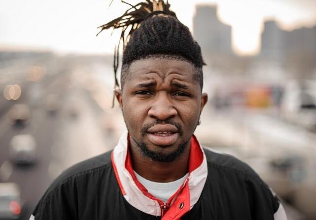 重到脊椎弯曲！美国女子脏辫长33.5米重38斤，为何会有人喜欢流脏辫？