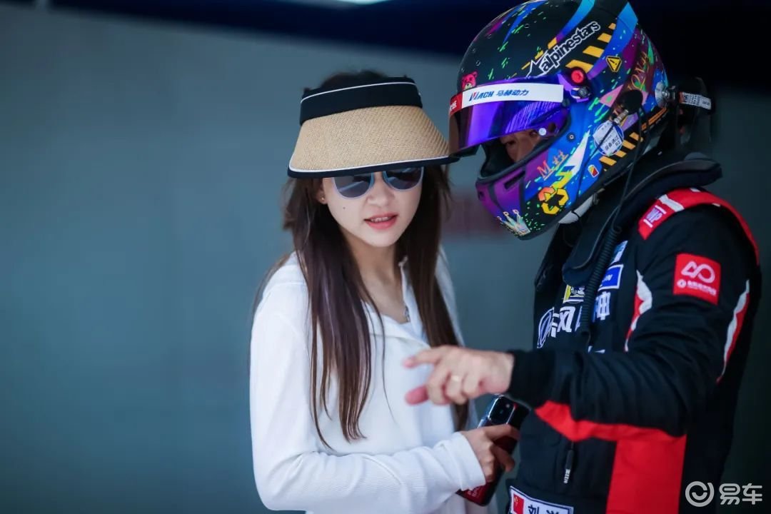 刘洋陈芮夫妻双双登台 CEC鄂尔多斯的浪漫赛车故事