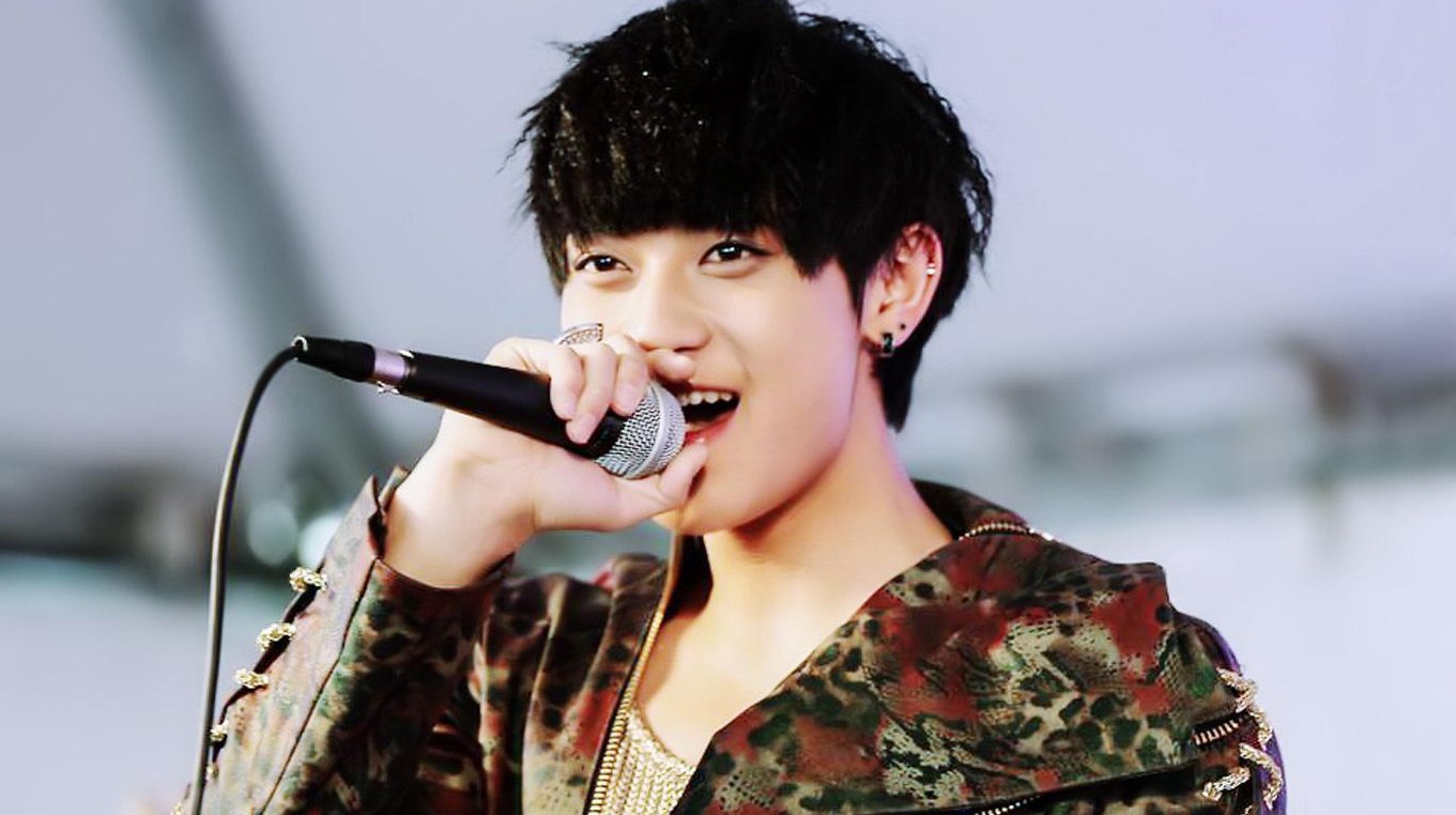 黄子韬大炫豪车炫富是怎么回事？