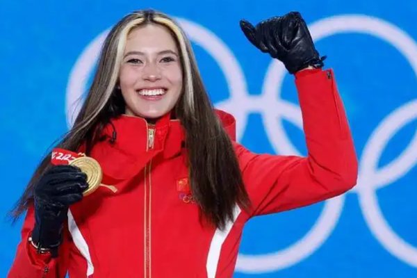 在北京冬奥拿下三枚金牌的谷爱凌为何能登高中试卷？