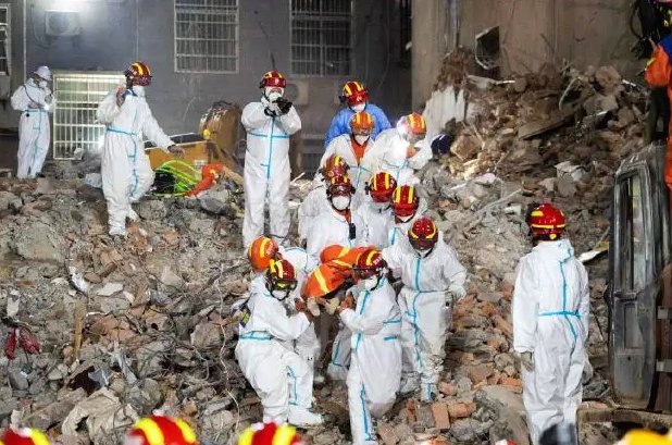 长沙倒塌自建房被困第9人获救,被困者曾经通过哪些方式与外界取得联系?