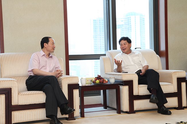 周致纳的主要简历