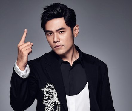 蔡徐坤粉丝隔空喊话周杰伦,把榜首还给蔡徐坤,写中文歌的很土,你怎么看?